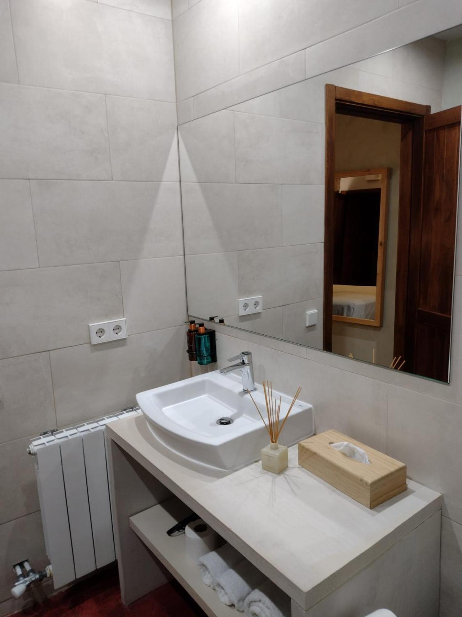 Hostal De Bianya La Vall de Bianya Eksteriør billede